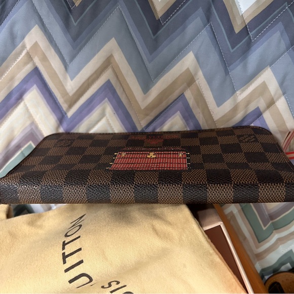 Louis Vuitton Damier Ebene Trunks & Locks Sarah Wallet - Picture 12 of 15